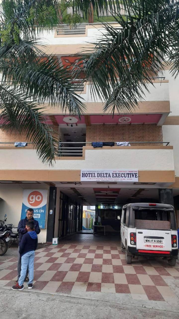 Hotel Delta Executive Shirdi Extérieur photo