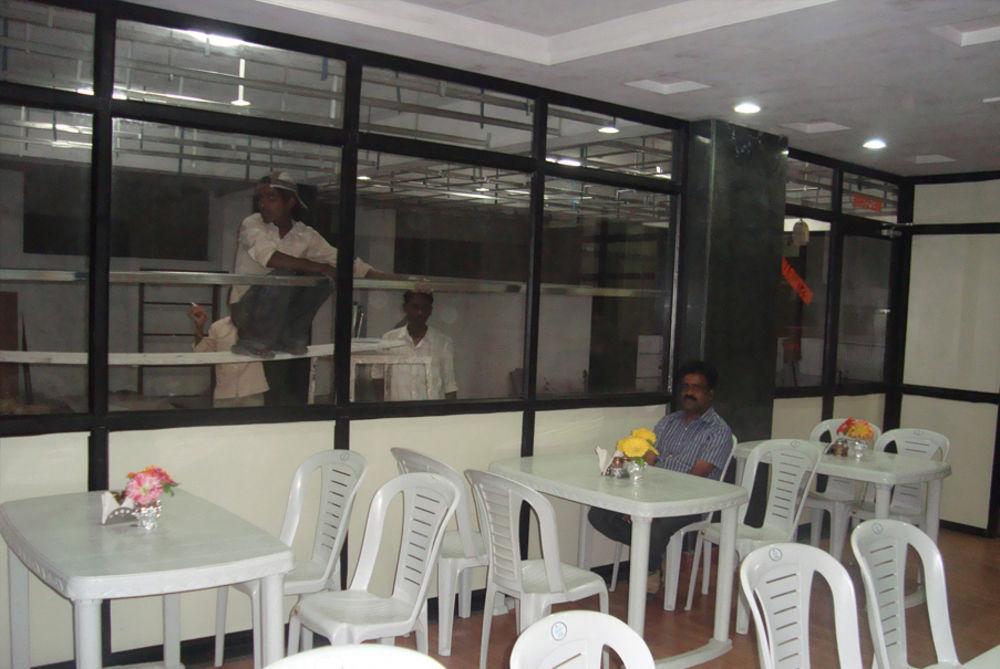 Hotel Delta Executive Shirdi Extérieur photo