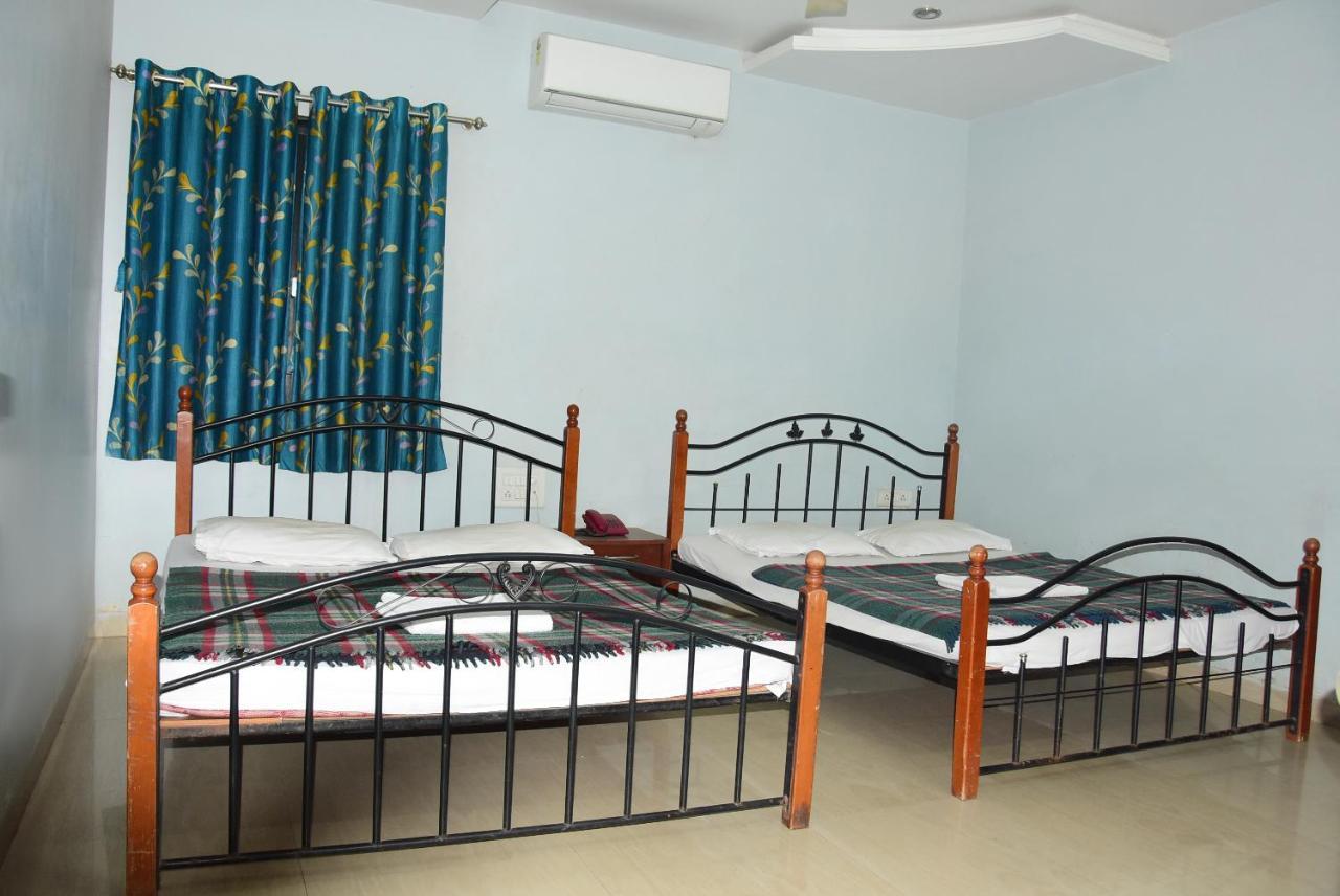 Hotel Delta Executive Shirdi Extérieur photo