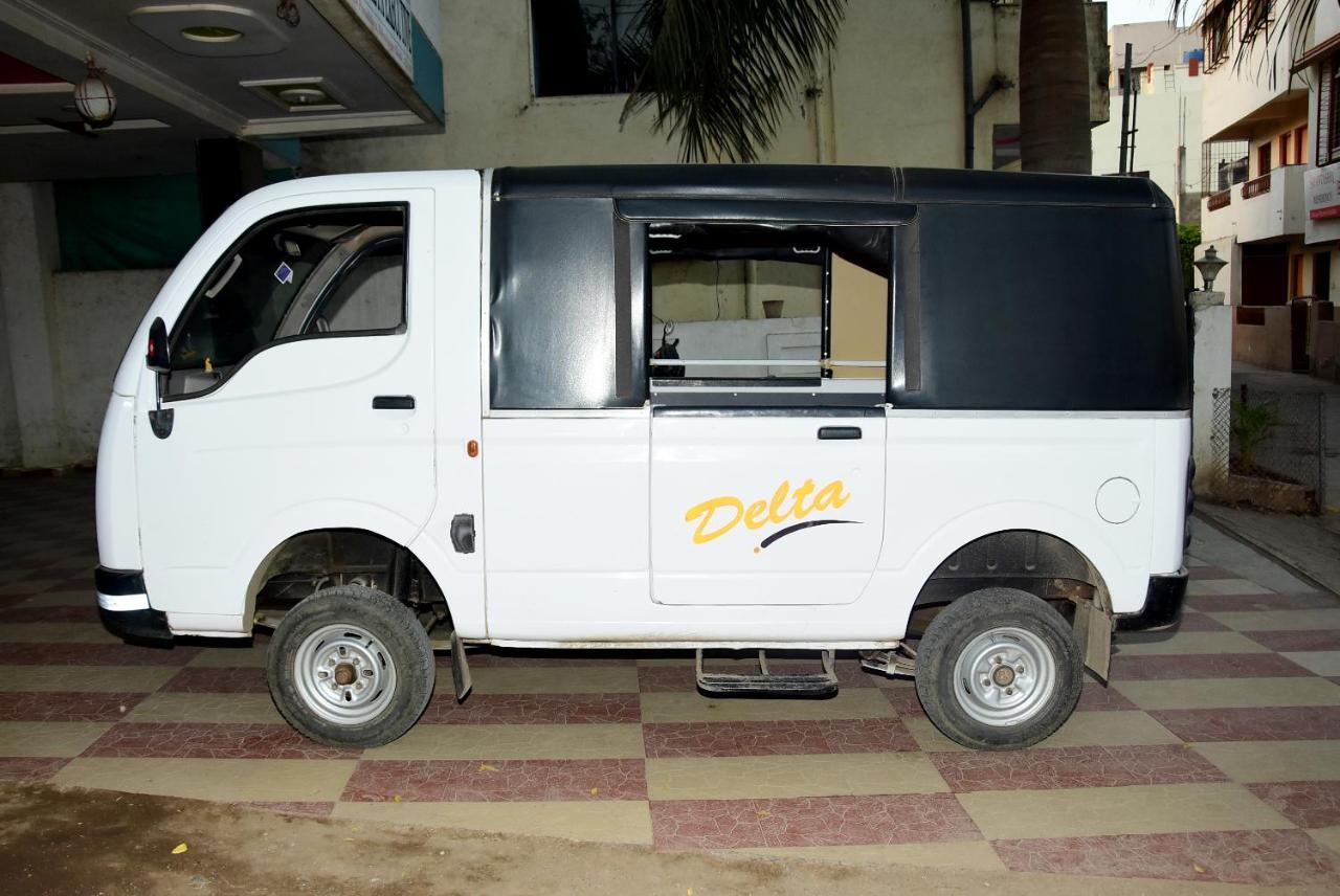 Hotel Delta Executive Shirdi Extérieur photo
